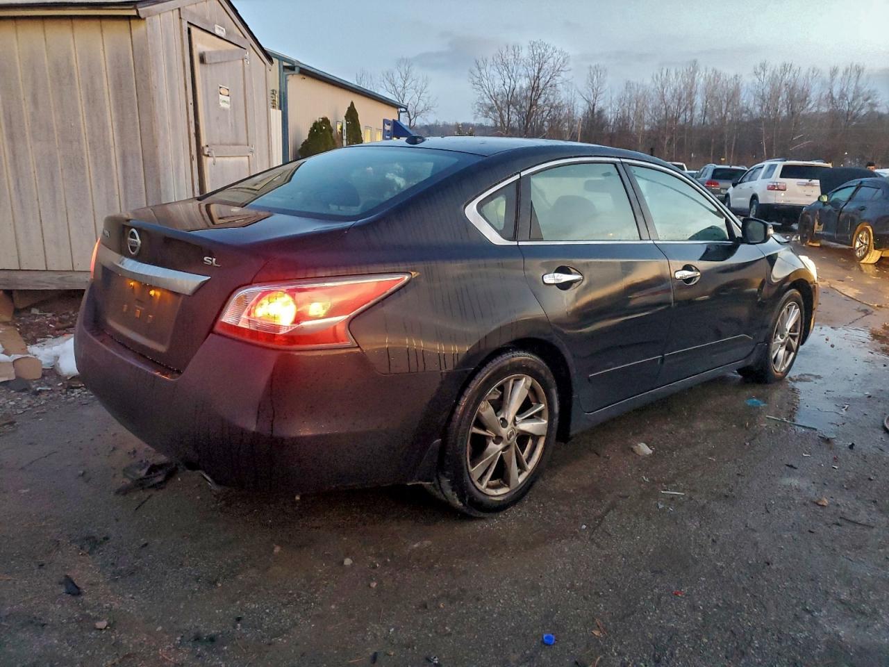 2015 Nissan Altima 2.5 - Image 3