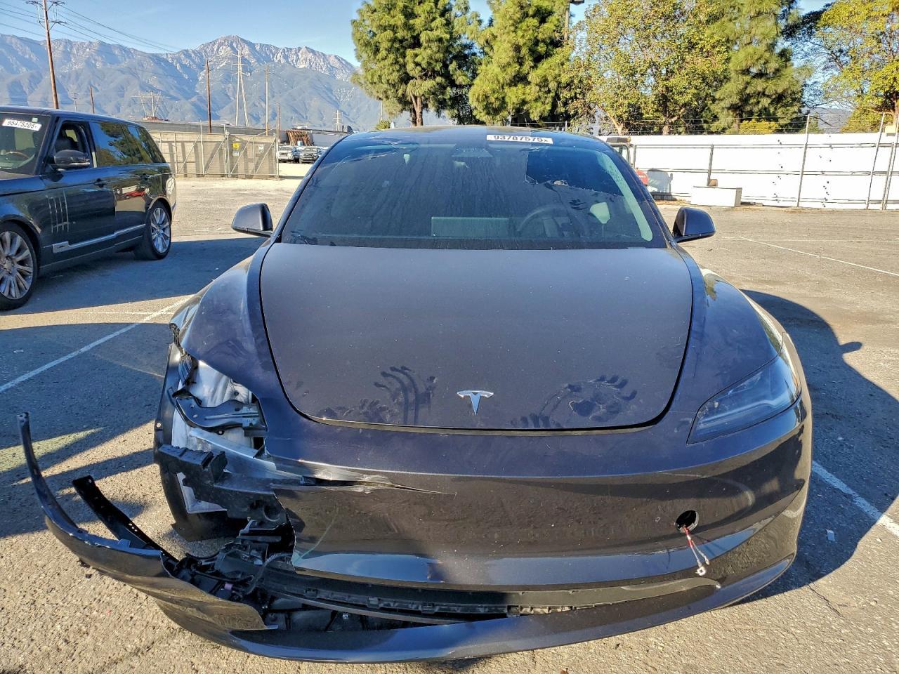 2025 Tesla Model 3 - Фото 5