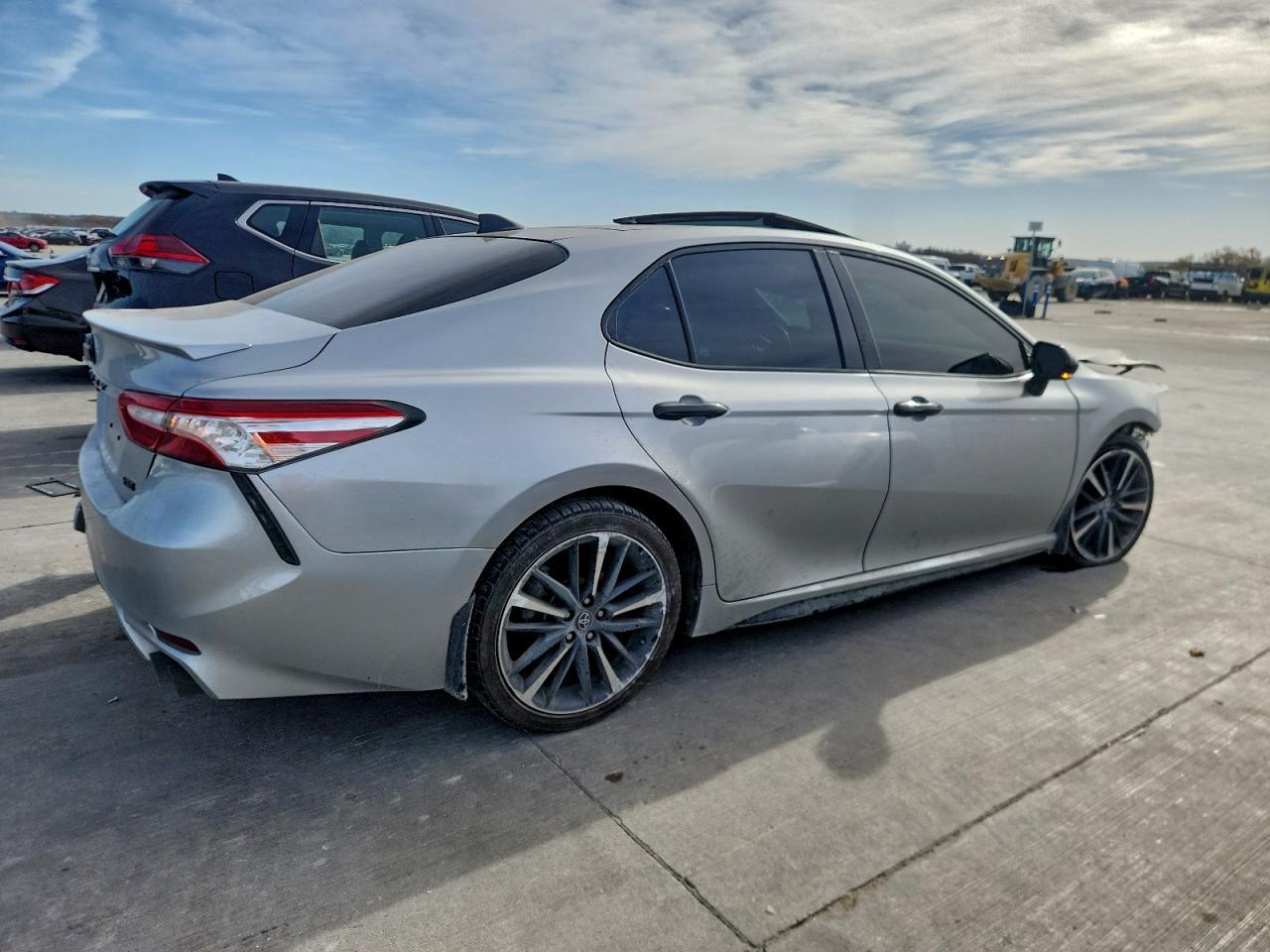 2020 Toyota Camry Xse - Фото 3