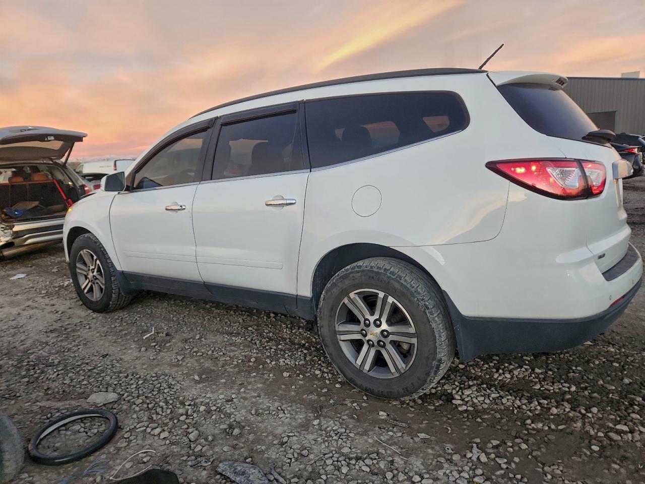 2016 Chevrolet Traverse Lt - Фото 2