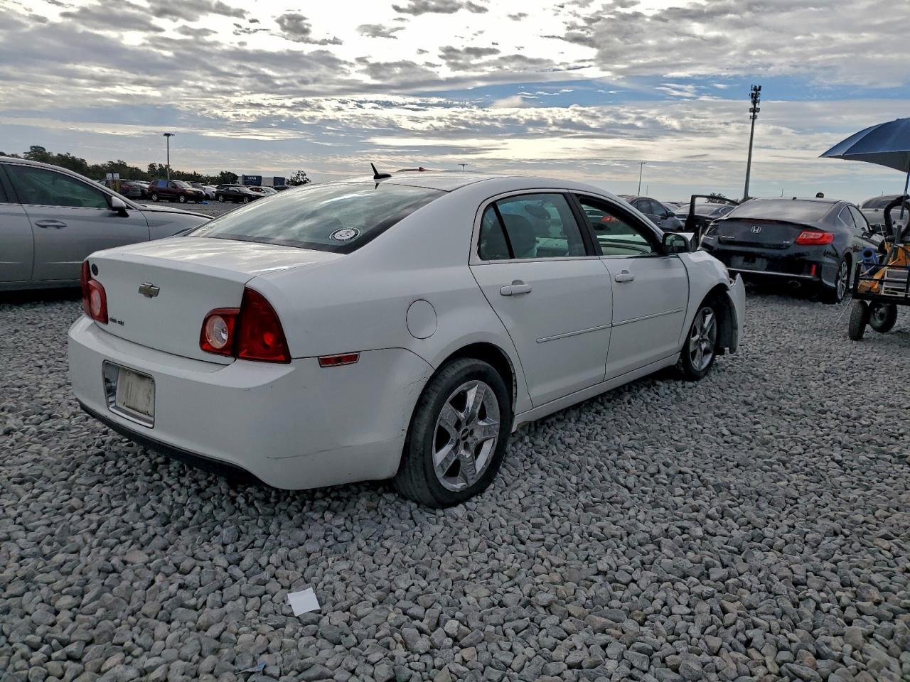 2010 Chevrolet Malibu Ls - Фото 3
