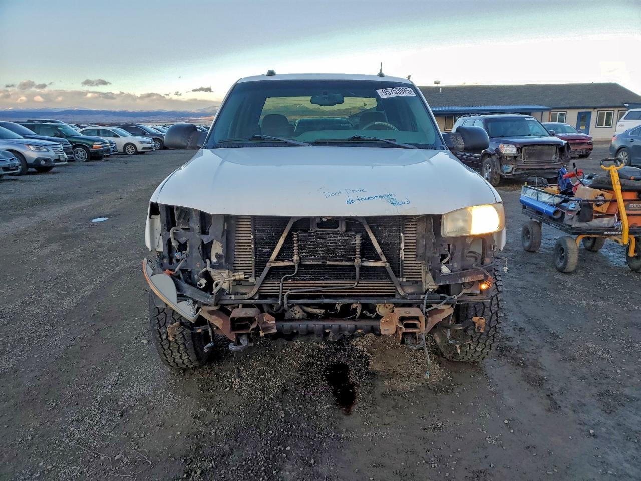 2004 GMC Sierra K2500 Heavy Duty - Image 5