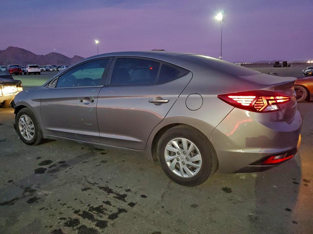 2020 Hyundai Elantra Se - Фото 2