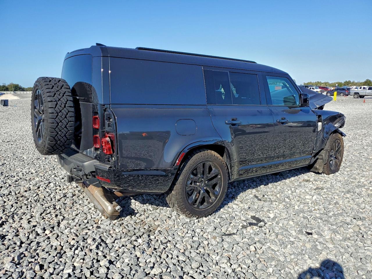 2024 Land Rover Defender 130 Outbound - Фото 3