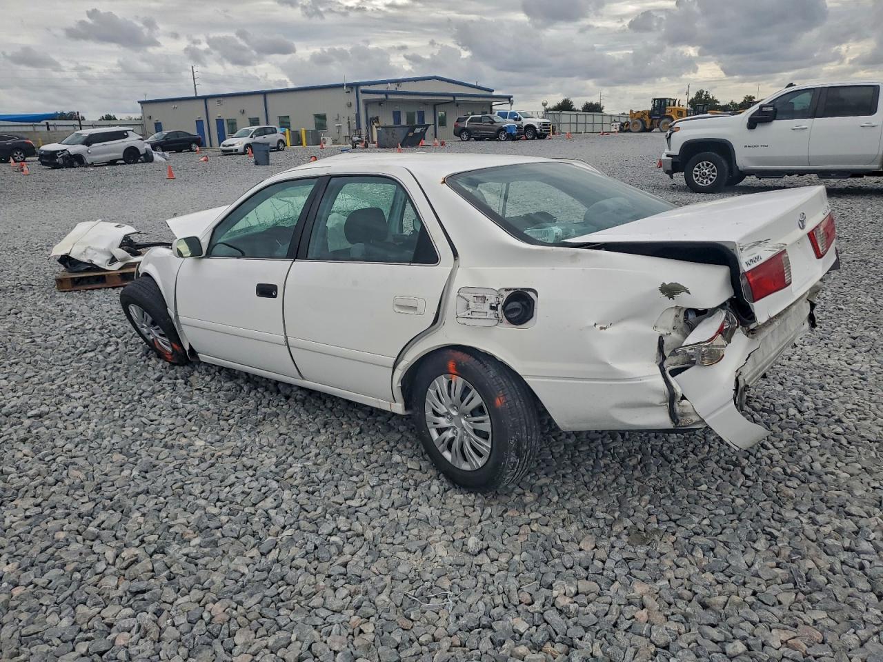 2000 Toyota Camry Ce - Фото 2