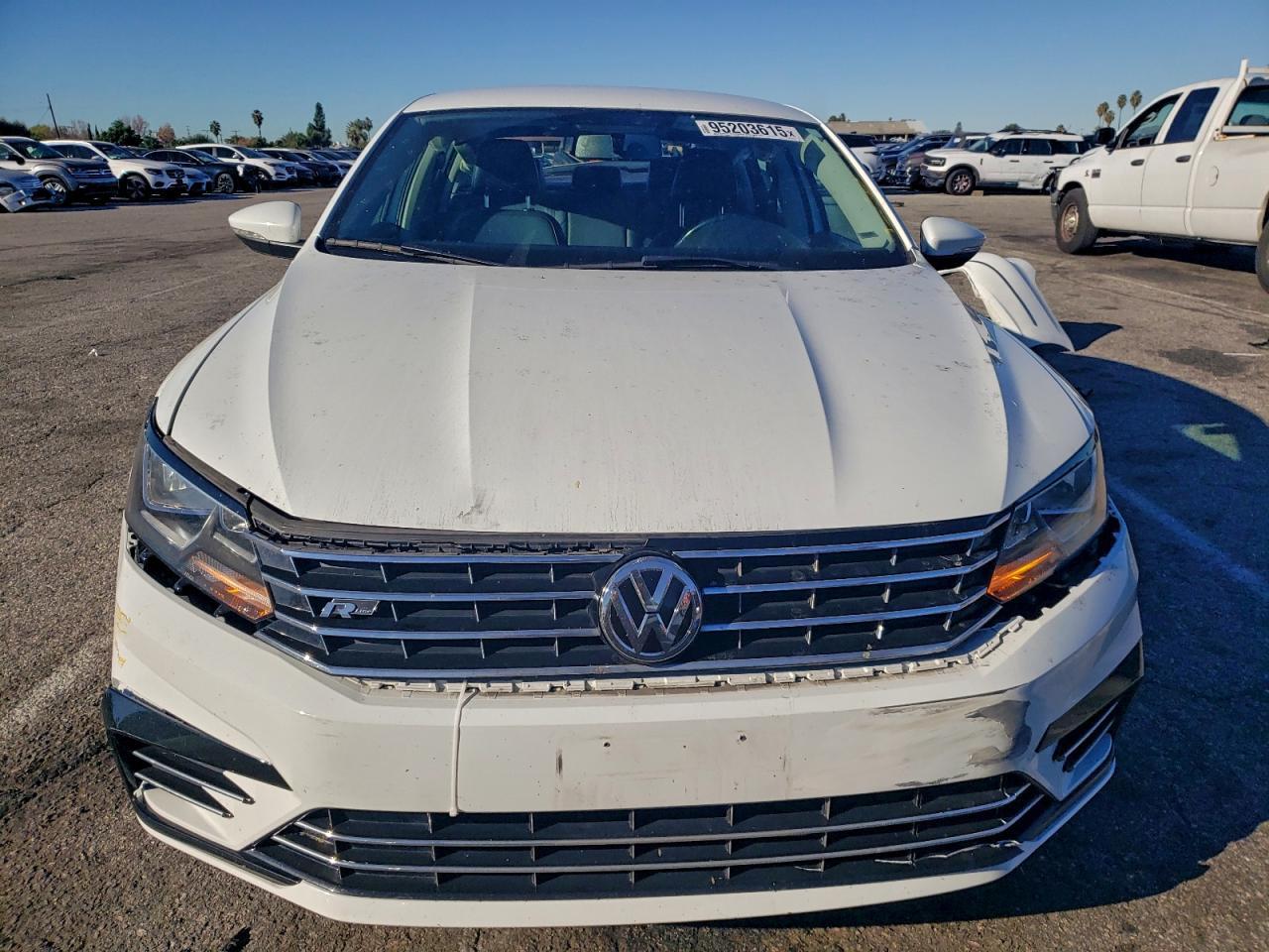 2017 Volkswagen Passat R-Line - Фото 5