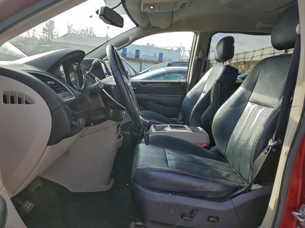 2016 Chrysler Town & Country Touring - Фото 7