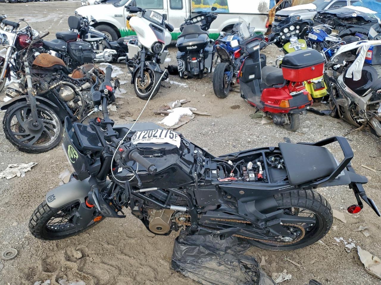2024 Husqvarna Svartpilen - Фото 3