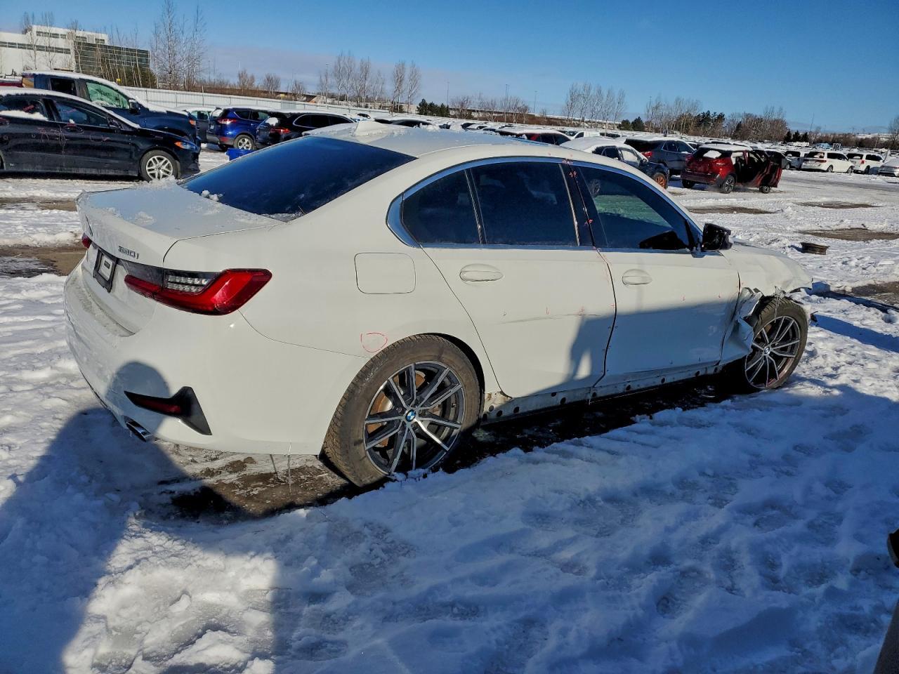 2021 BMW 330Xi - Фото 3