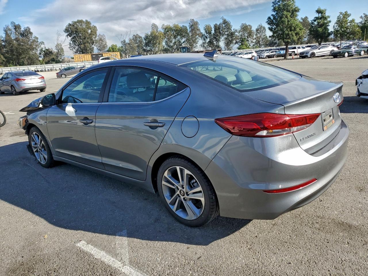 2018 Hyundai Elantra Sel - Фото 2