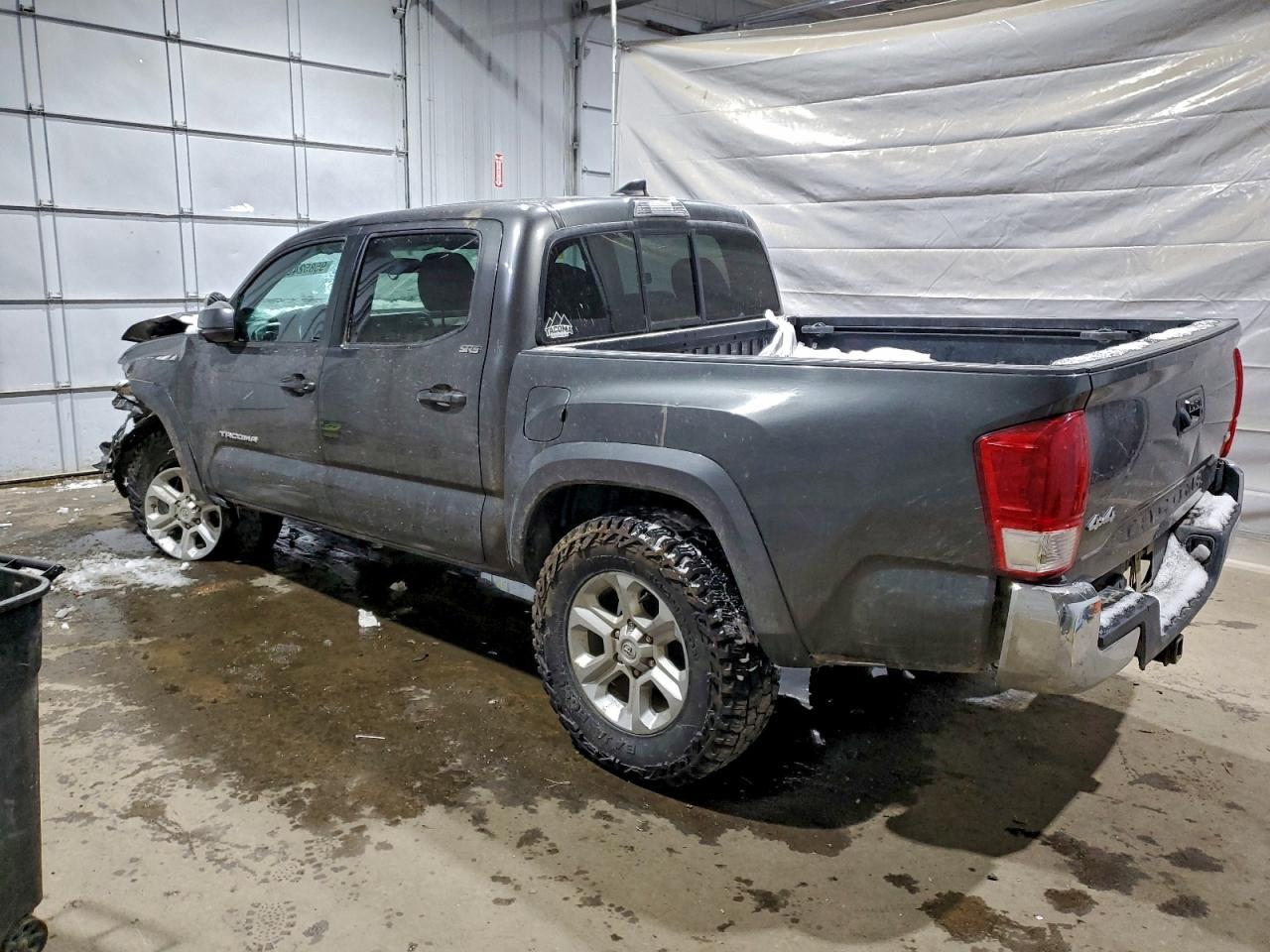2016 Toyota Tacoma Double Cab - Фото 2