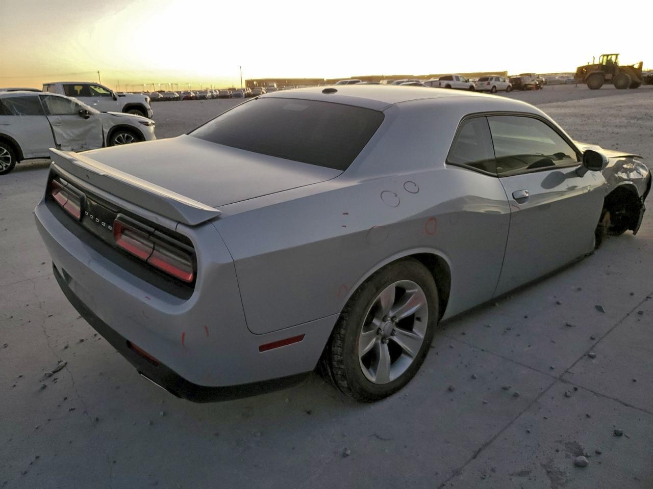 2021 Dodge Challenger Sxt - Фото 3