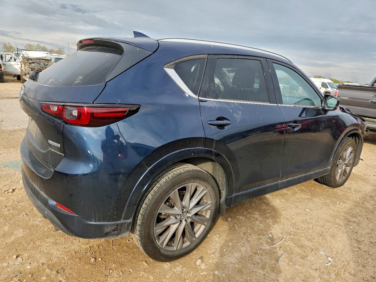 2024 Mazda Cx-5 Premium - Image 3