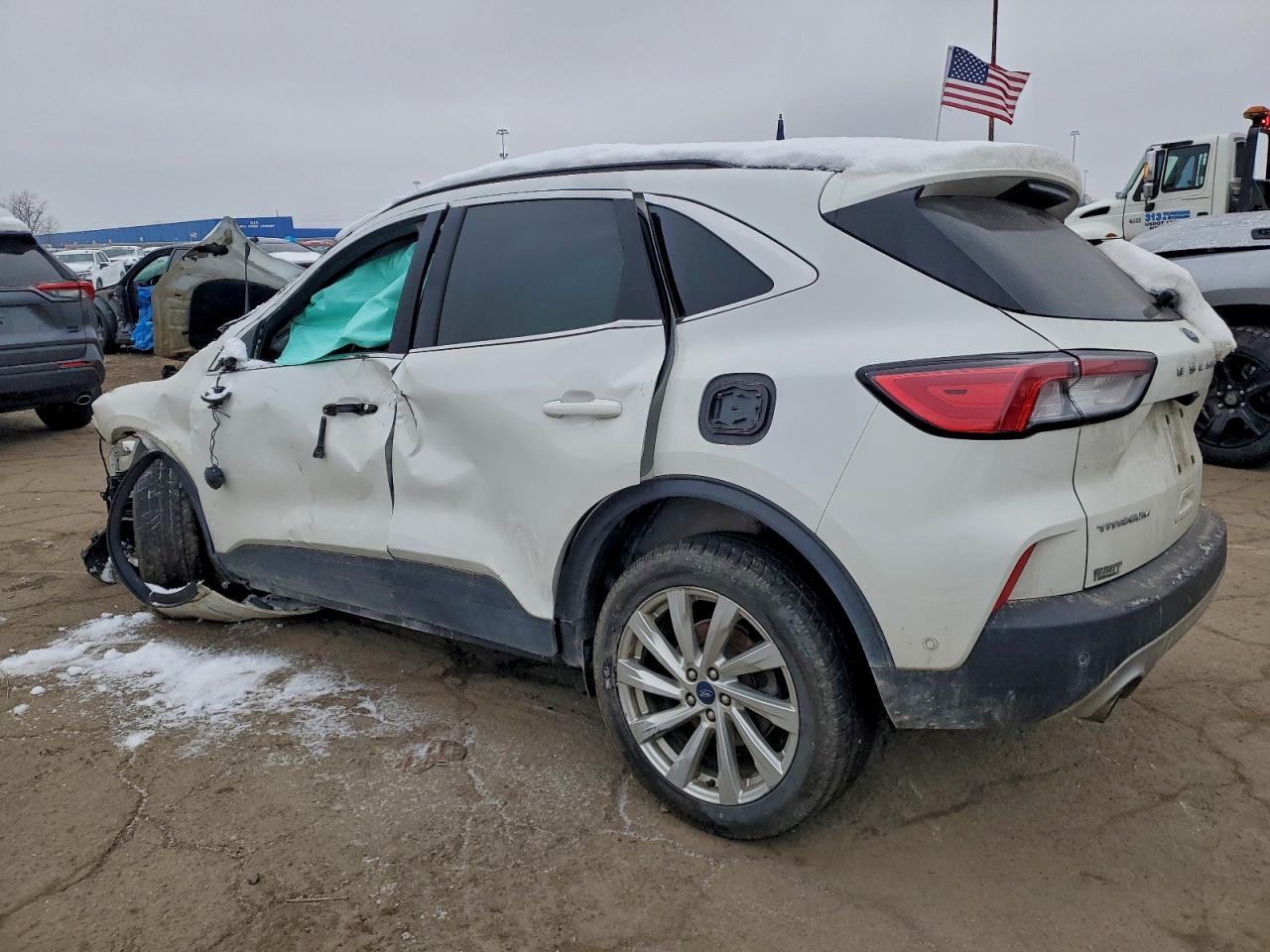 2022 Ford Escape Titanium - Фото 2
