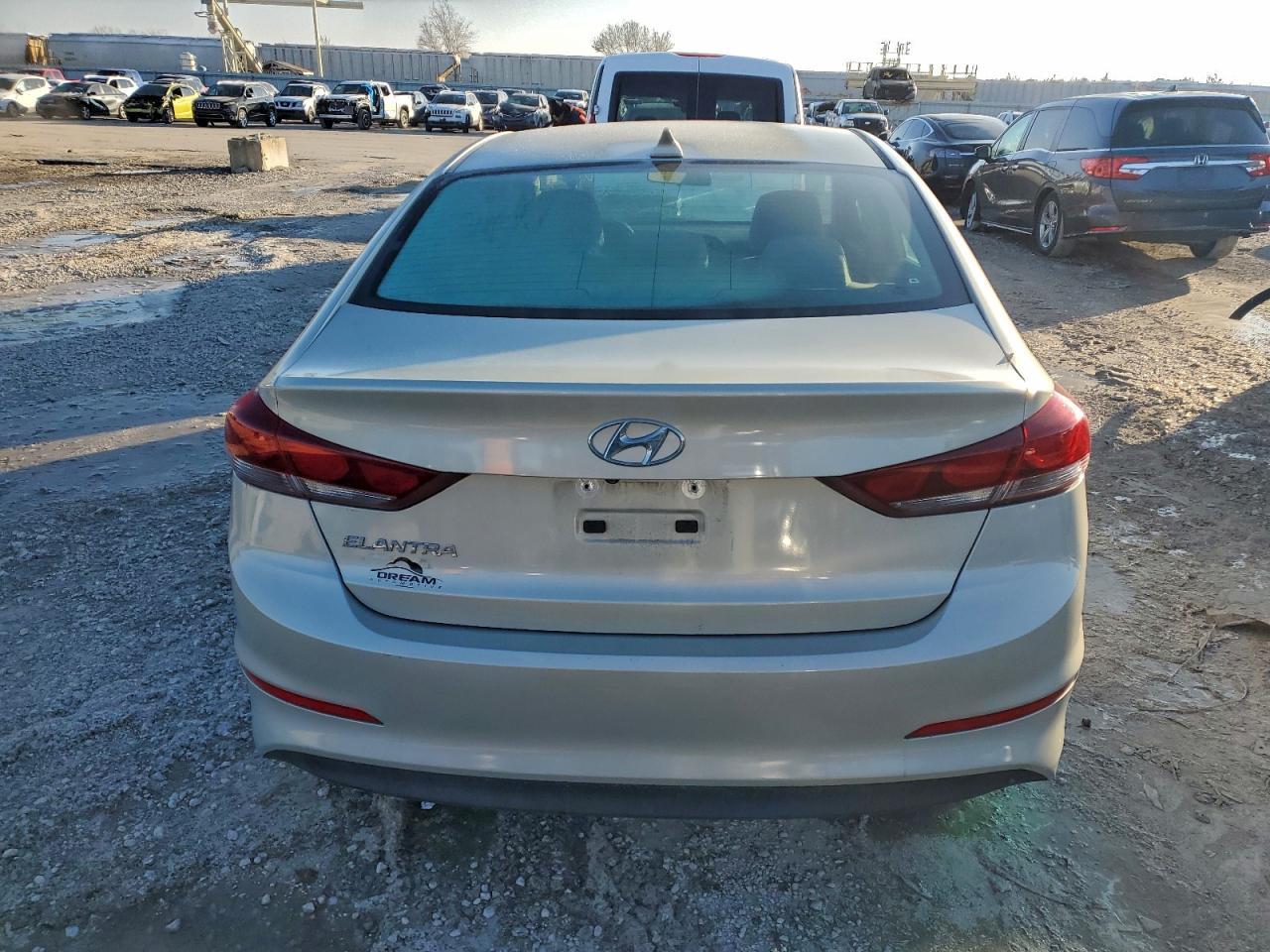 2017 Hyundai Elantra Se - Фото 6