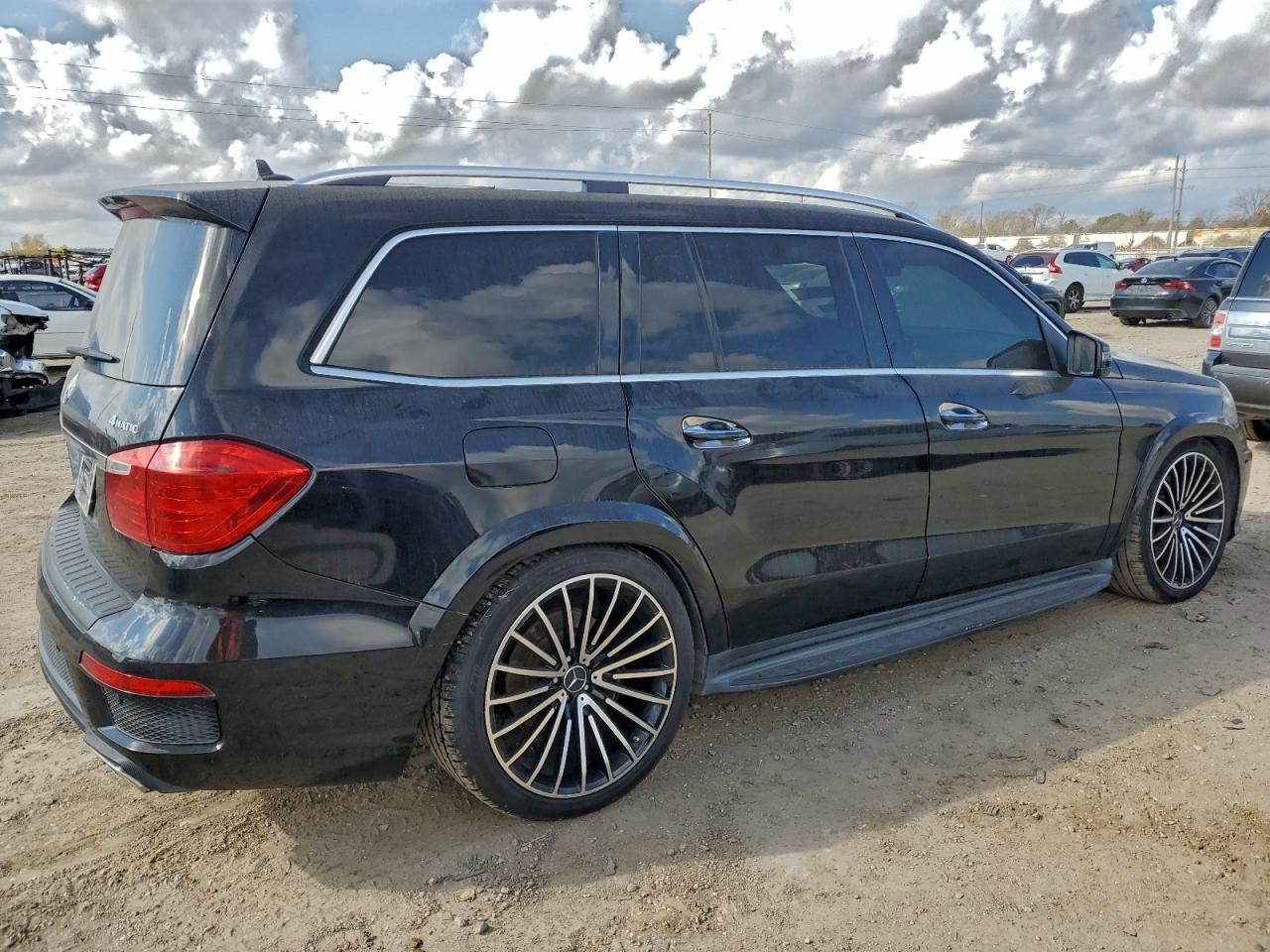 2013 Mercedes-Benz Gl 550 4Matic - Image 3