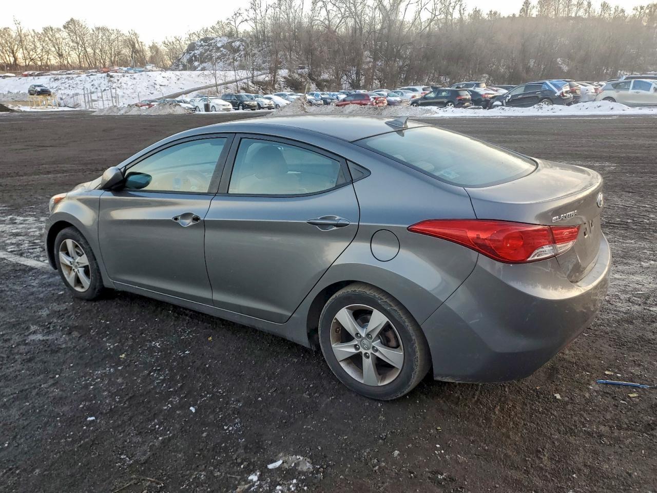 2013 Hyundai Elantra - Фото 2
