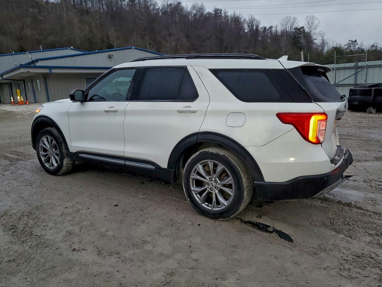 2023 Ford Explorer Xlt - Фото 2