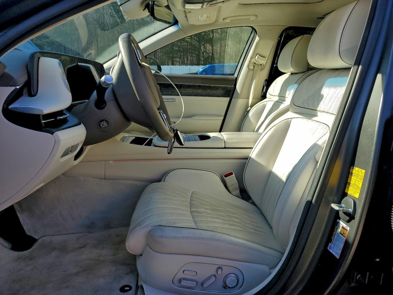 2024 Genesis G90 - Image 7