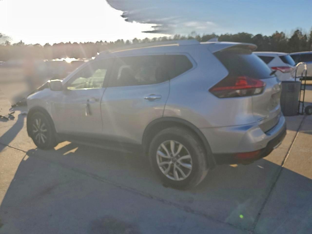 2020 Niss Rogue S - Фото 2