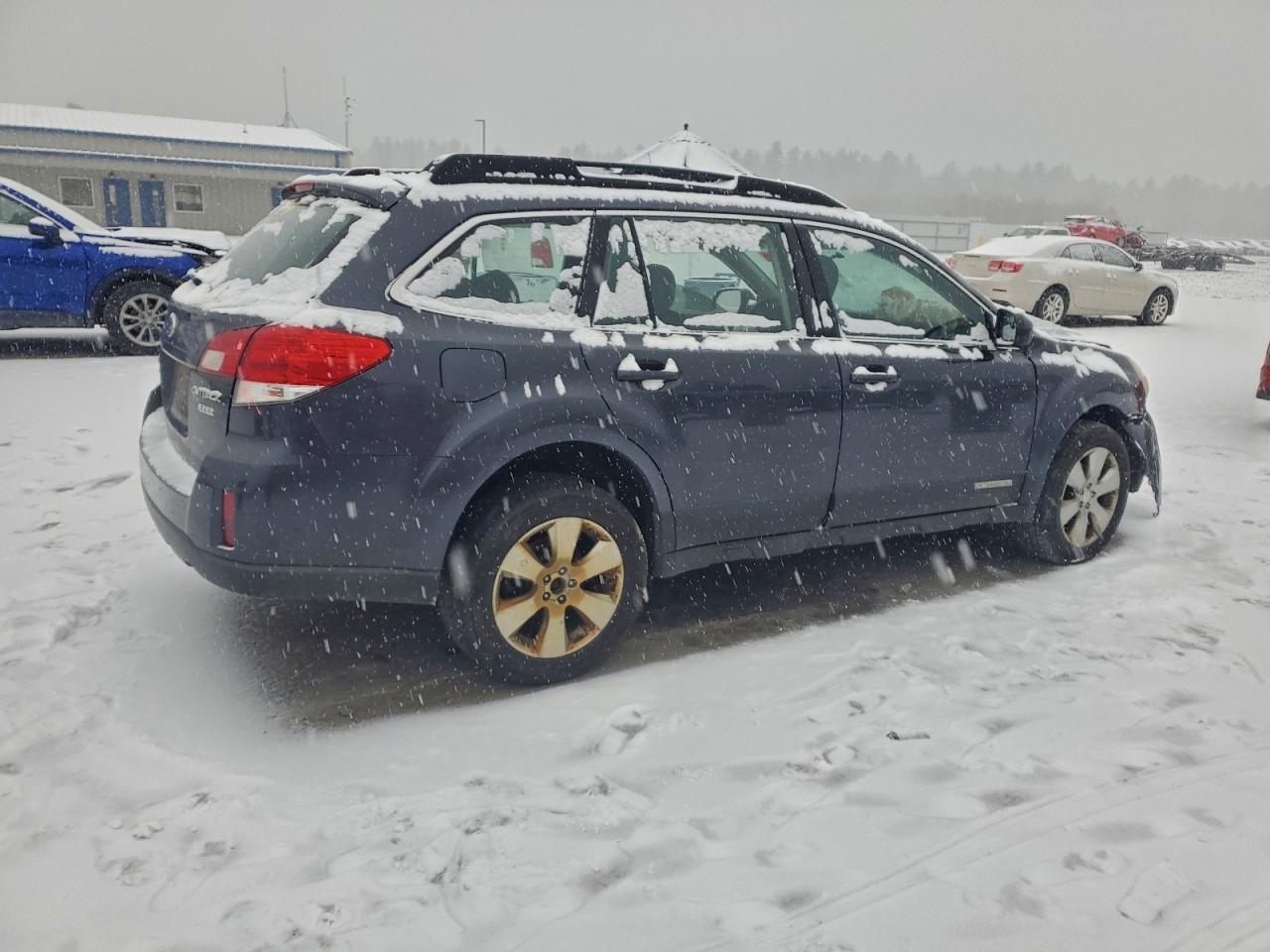 2012 Subaru Outback 2.5I - Image 3
