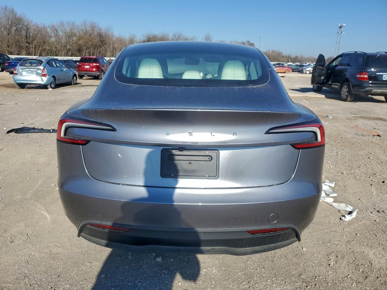 2025 Tesla Model 3 - Фото 6
