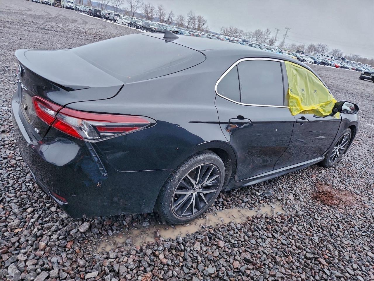 2021 Toyota Camry Se - Фото 3