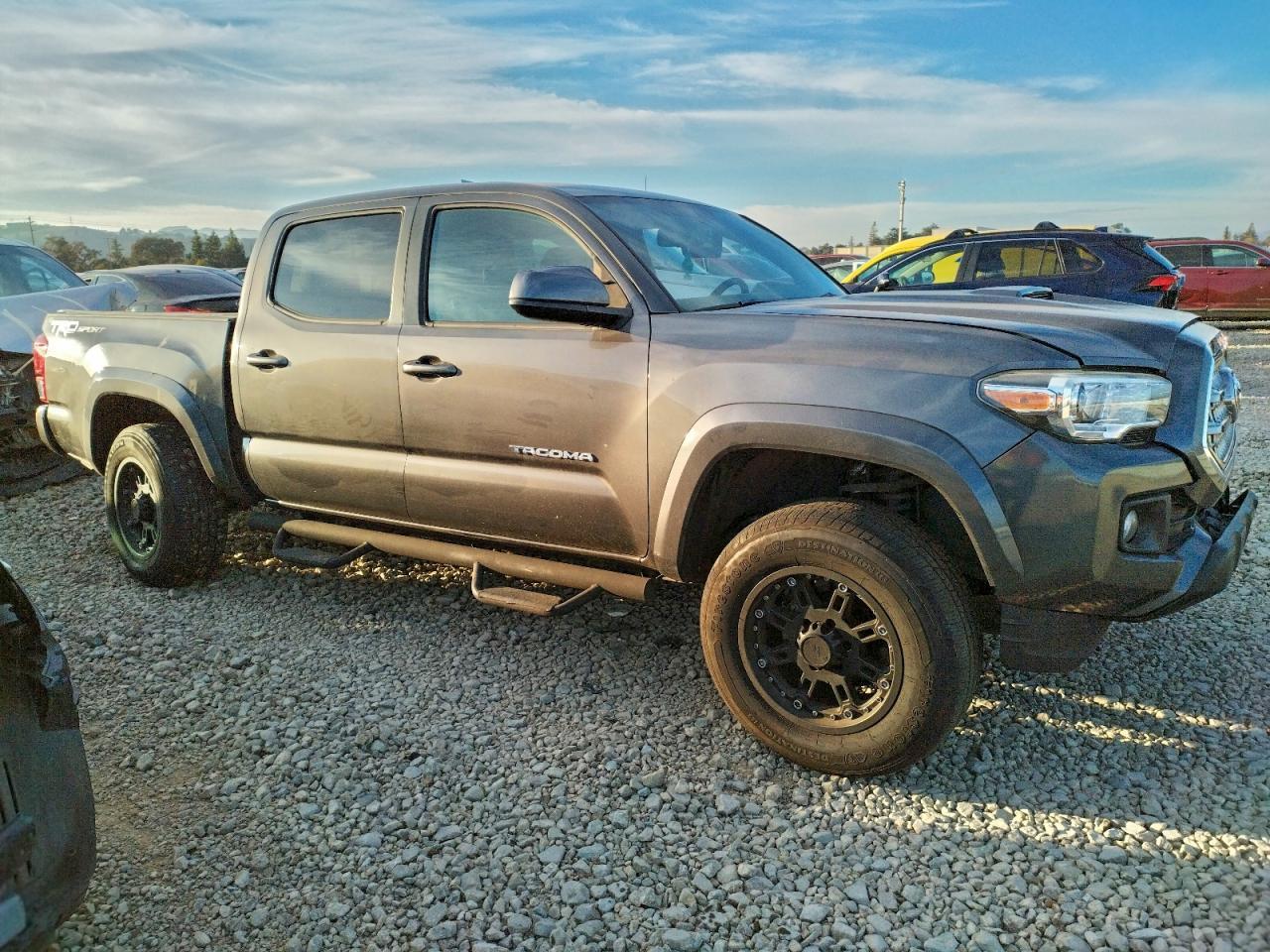 2017 Toyota Tacoma Double Cab - Image 4