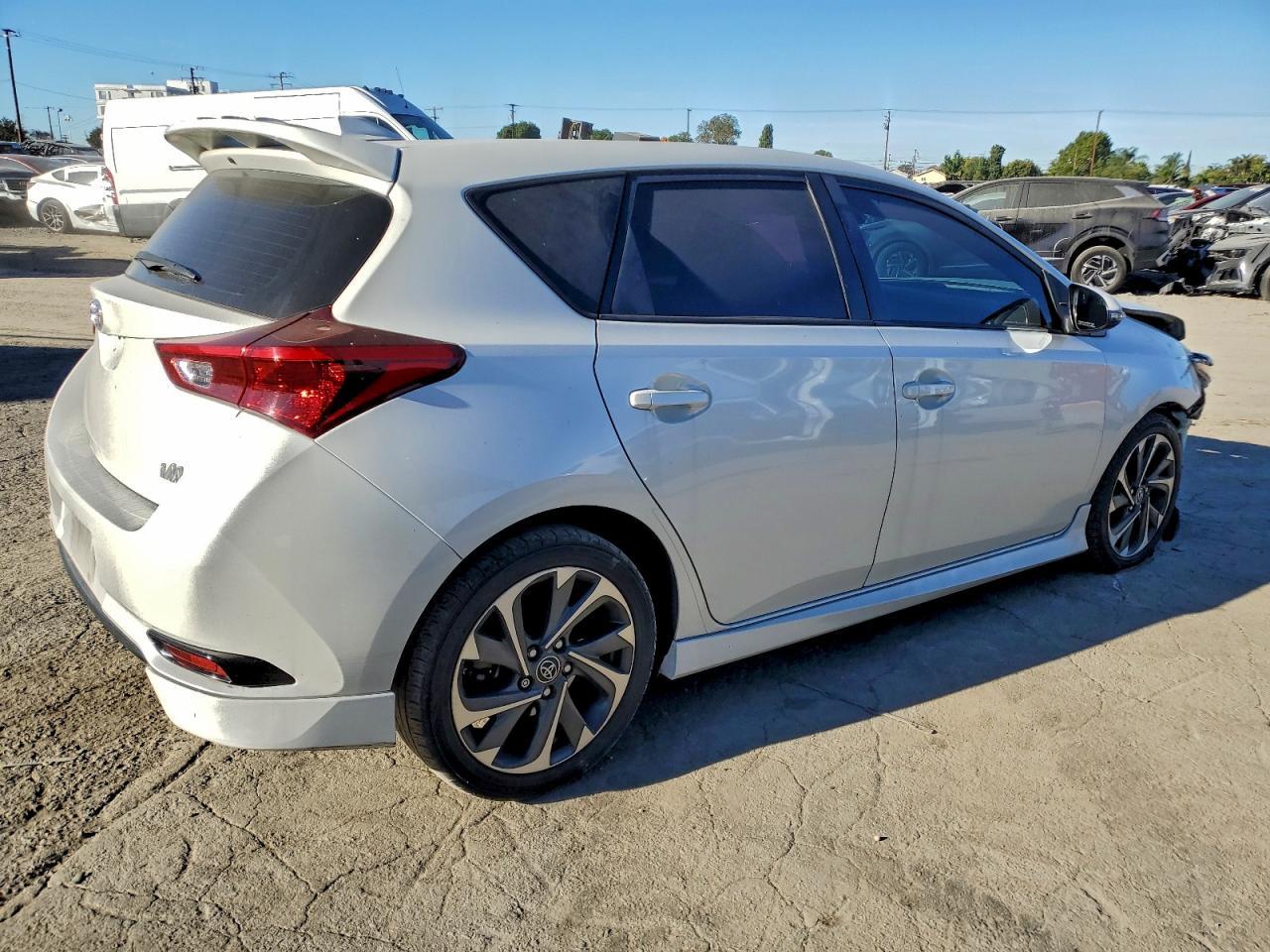 2017 Toyota Corolla Im - Фото 3