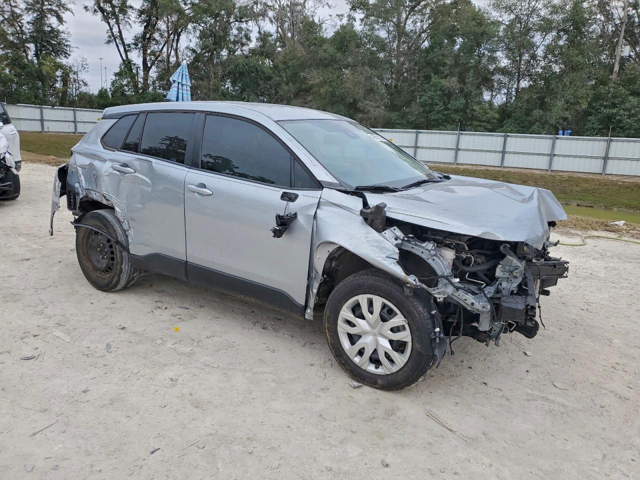 2022 Toyota Corolla Cross L - Image 4