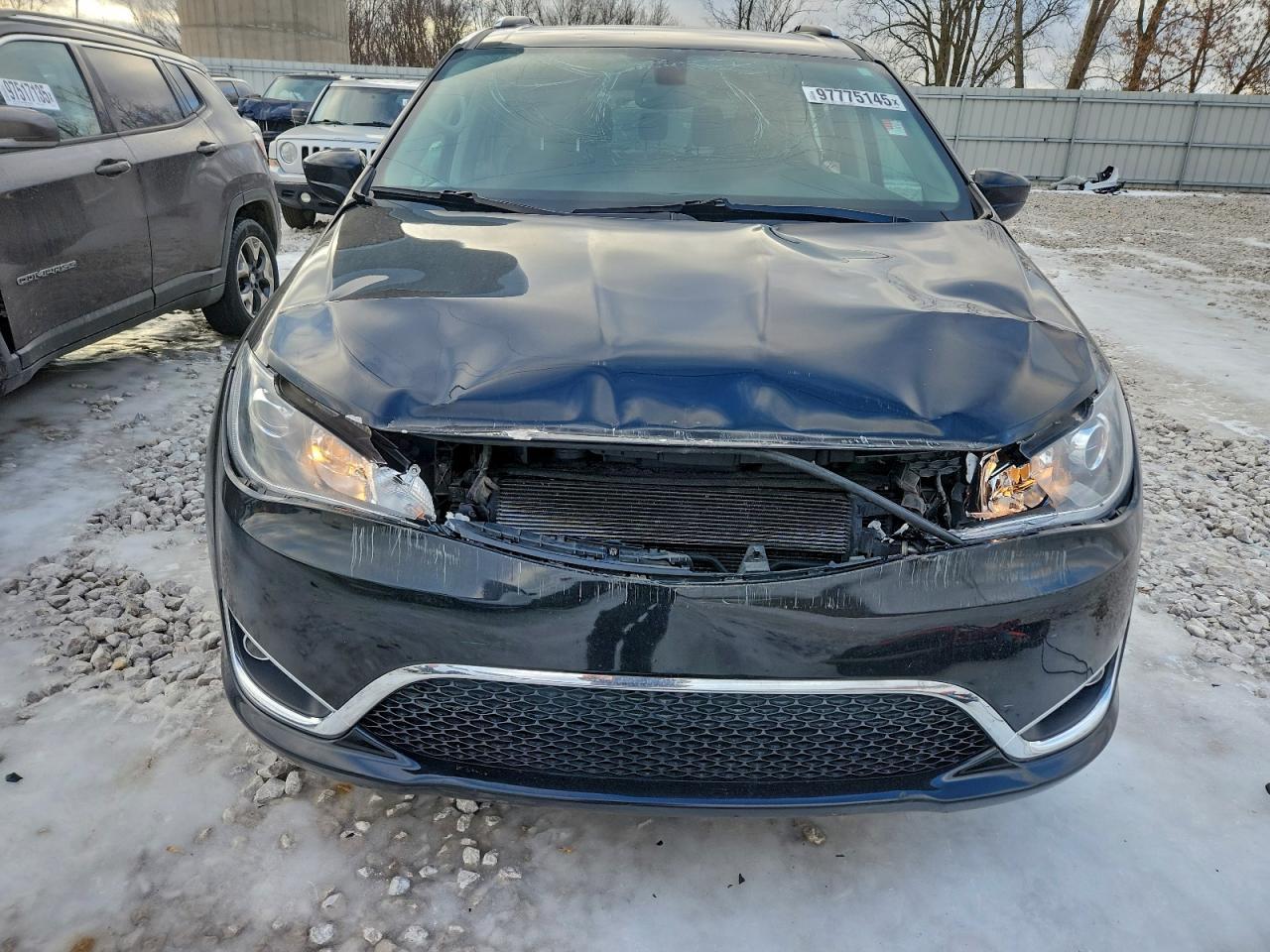 2018 Chrysler Pacifica Touring L Plus - Фото 5