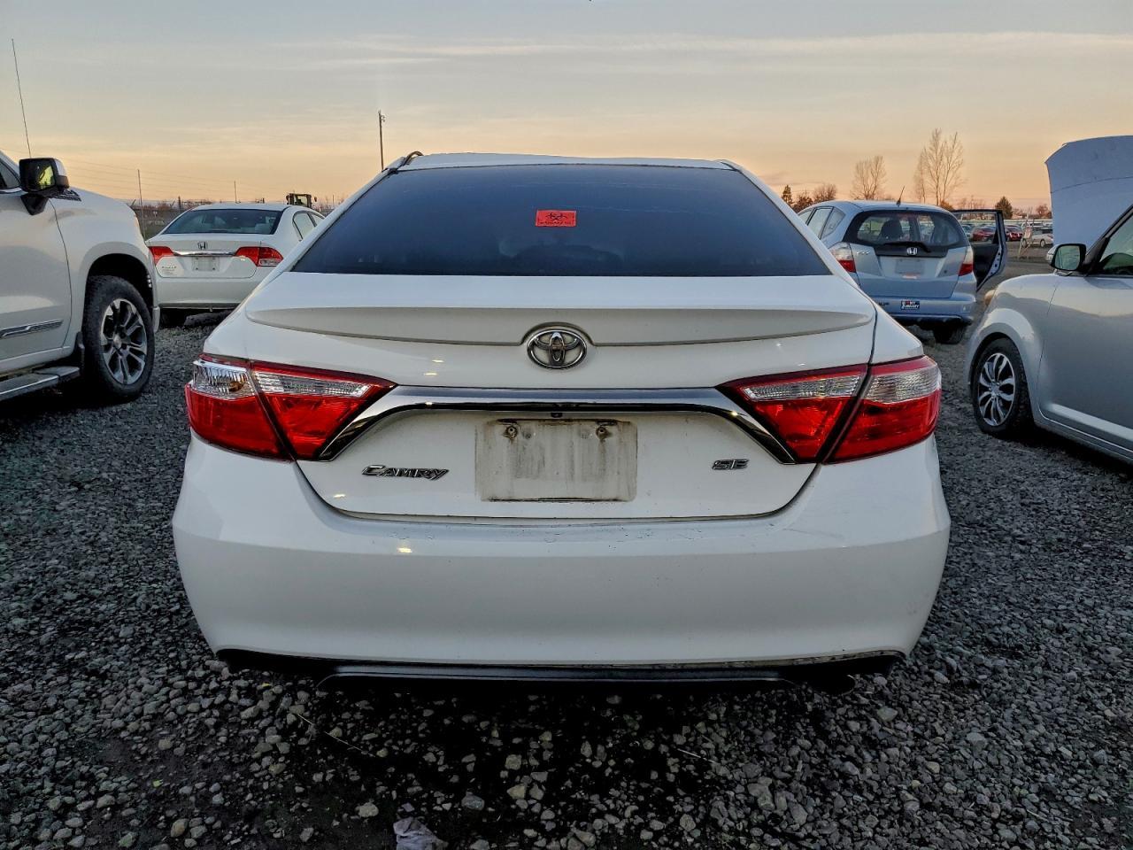 2015 Toyota Camry Le - Фото 6