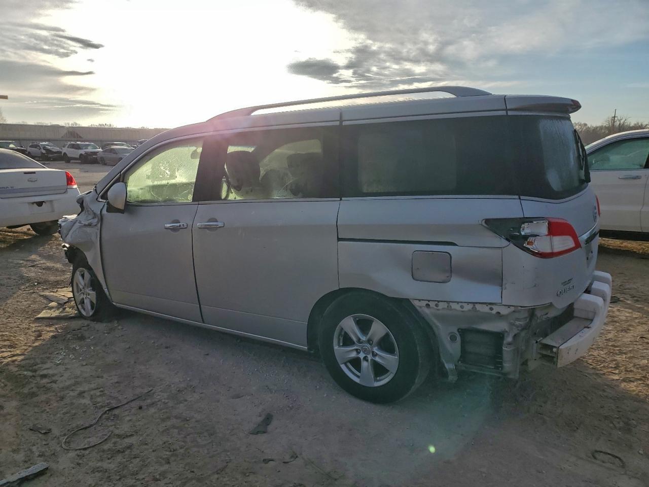 2016 Nissan Quest S - Фото 2