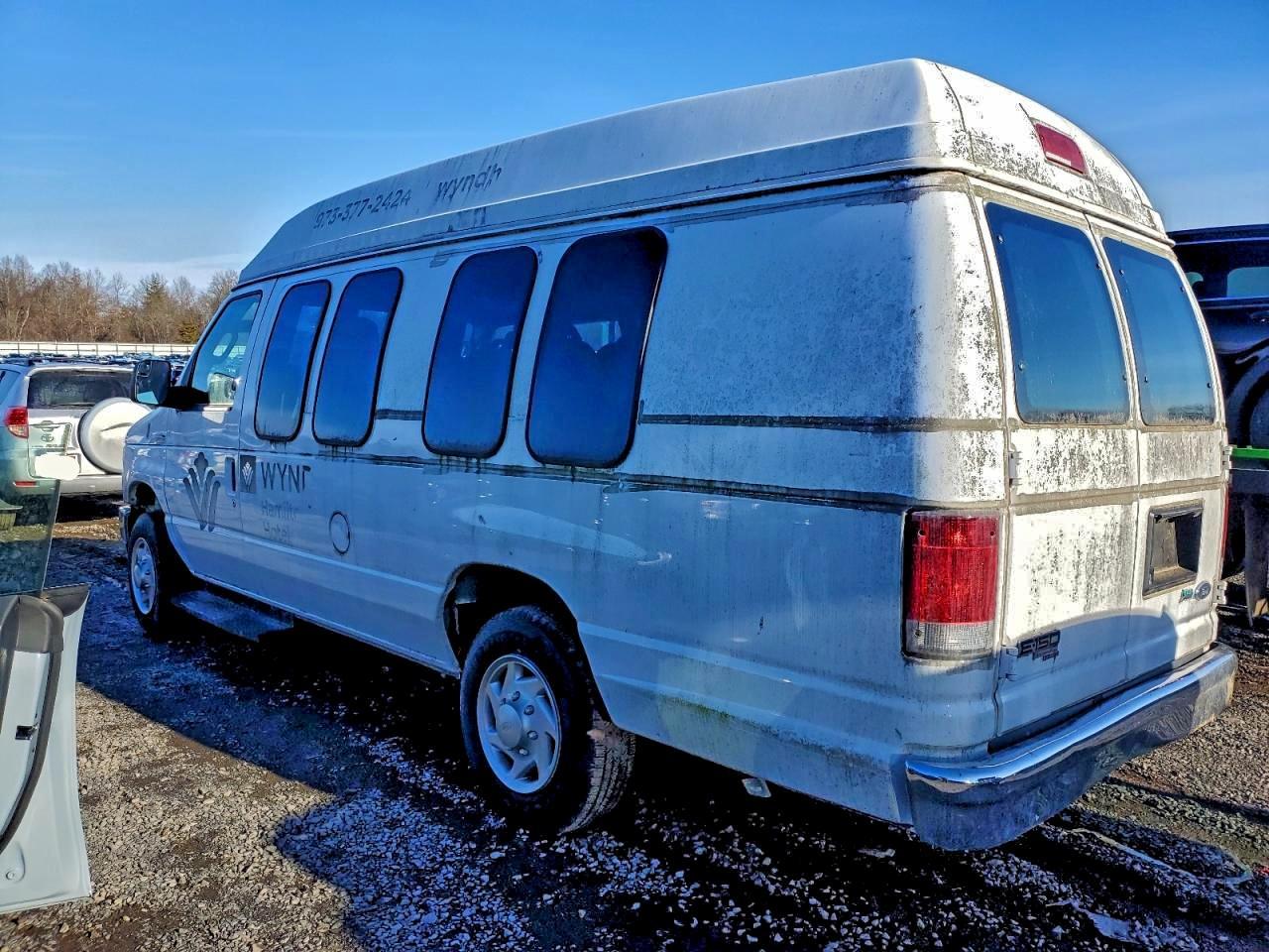 2013 Ford Econoline E150 Van - Image 2