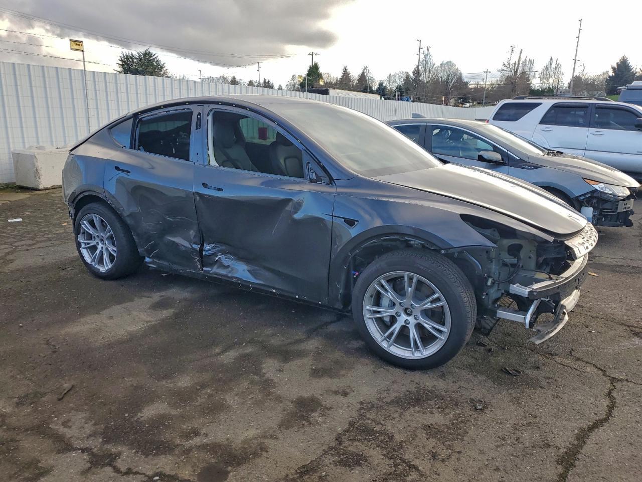 2024 Tesla Model Y - Фото 4