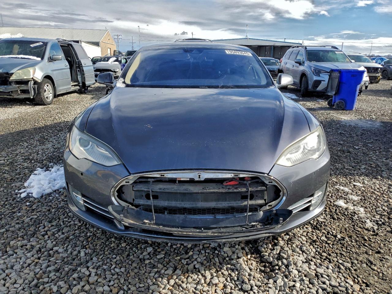 2015 Tesla Model S 85D - Image 5