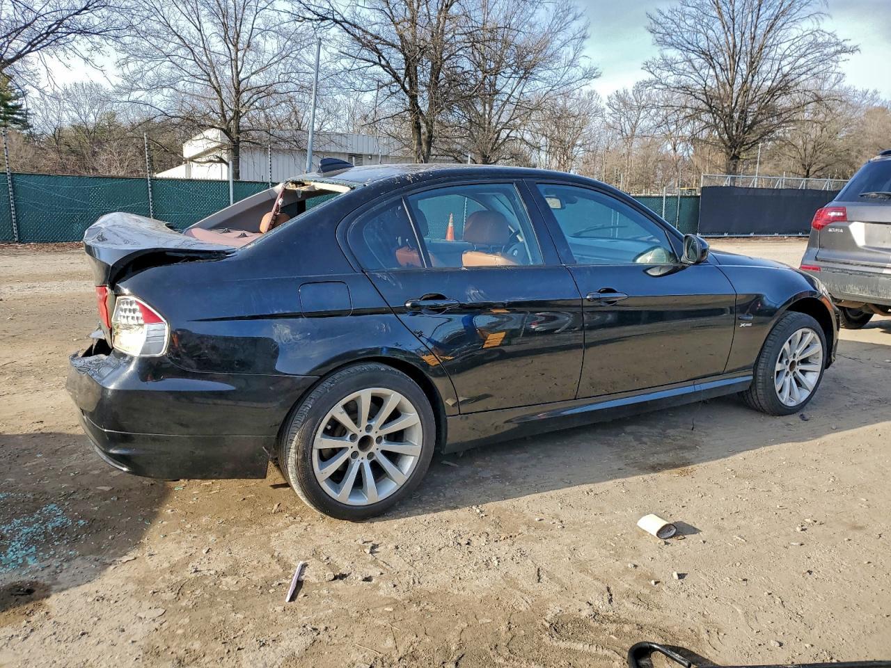 2011 BMW 328 Xi Sulev - Image 3