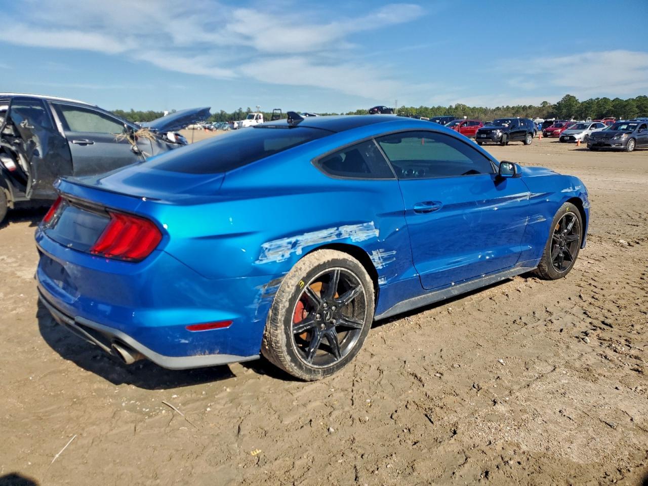2020 Ford Mustang - Фото 3