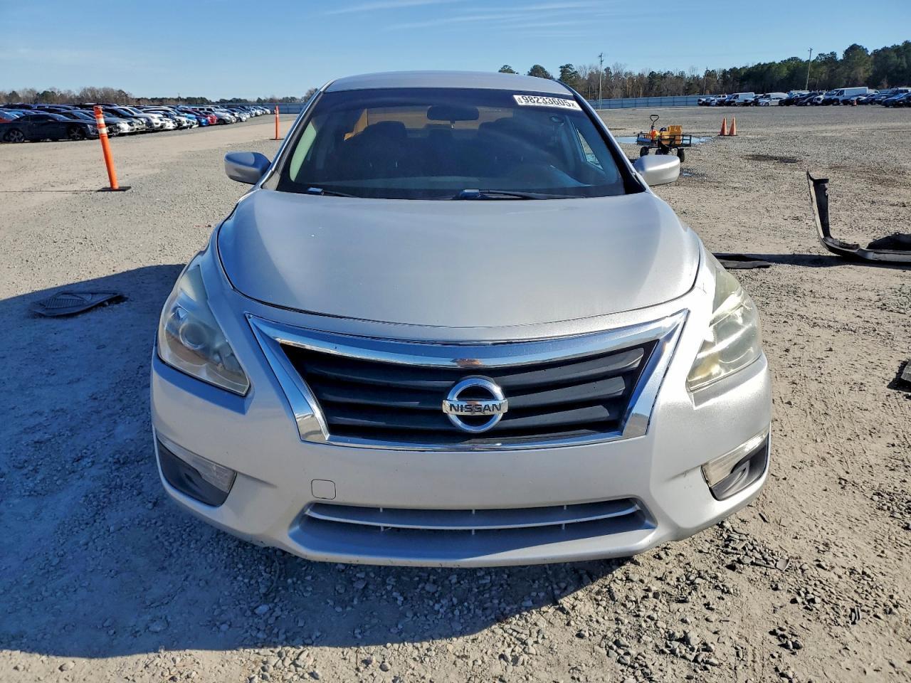 2015 Nissan Altima 2.5 - Image 5