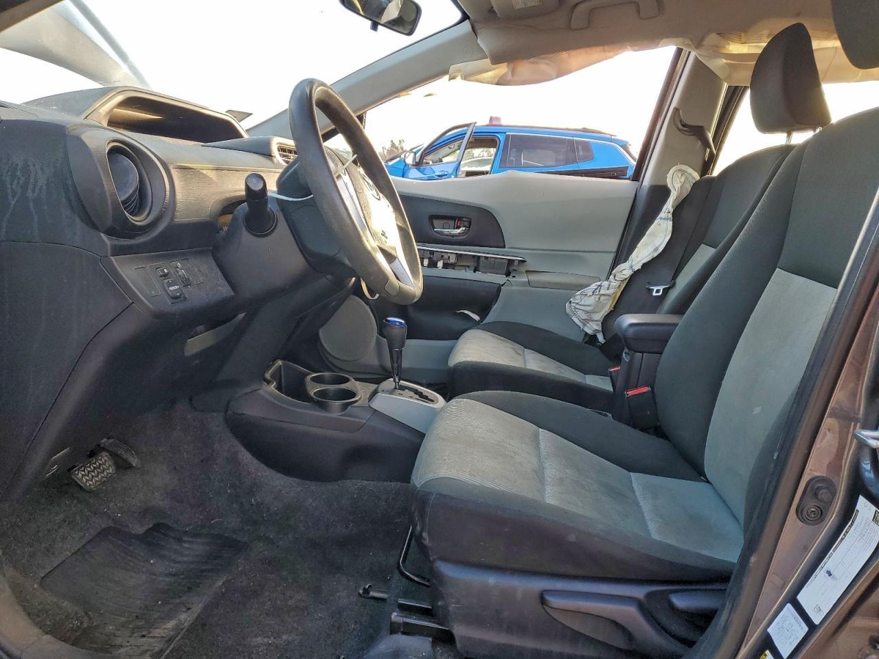2014 Toyota Prius C - Фото 7