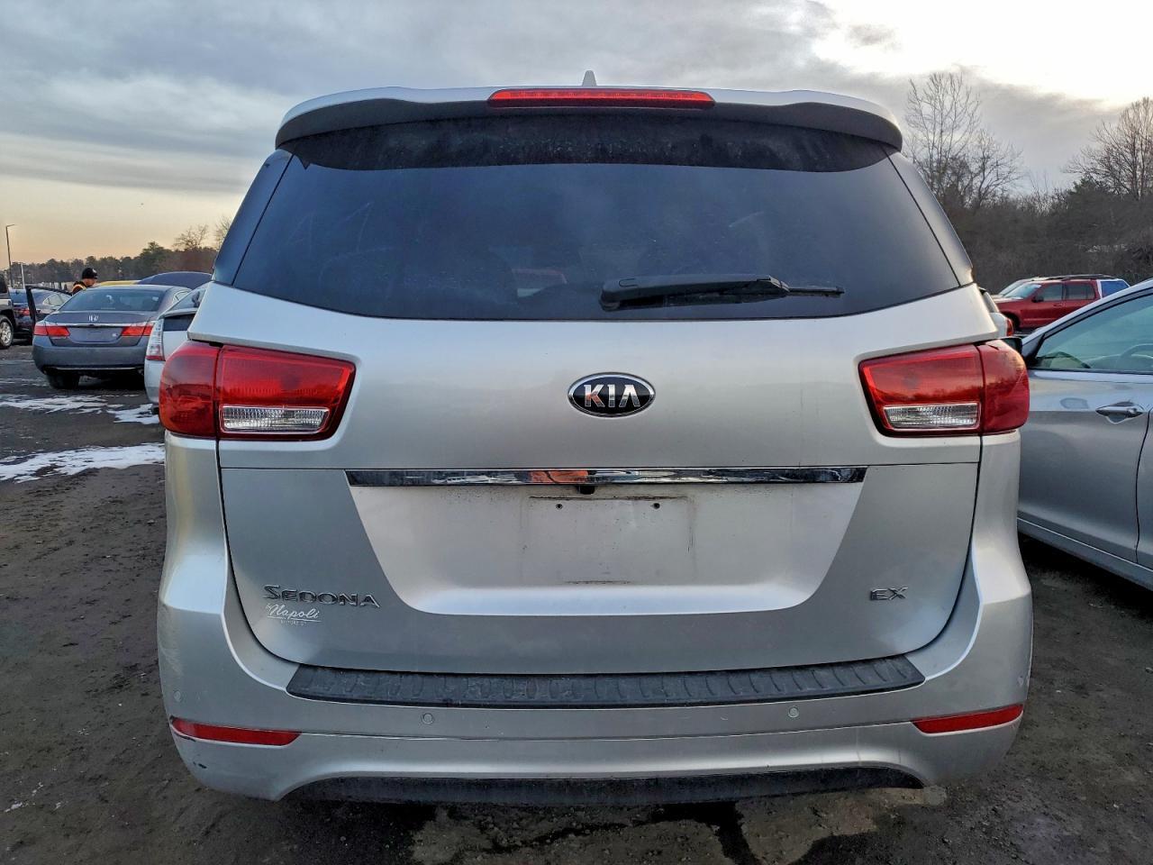 2017 Kia Sedona Ex - Image 6