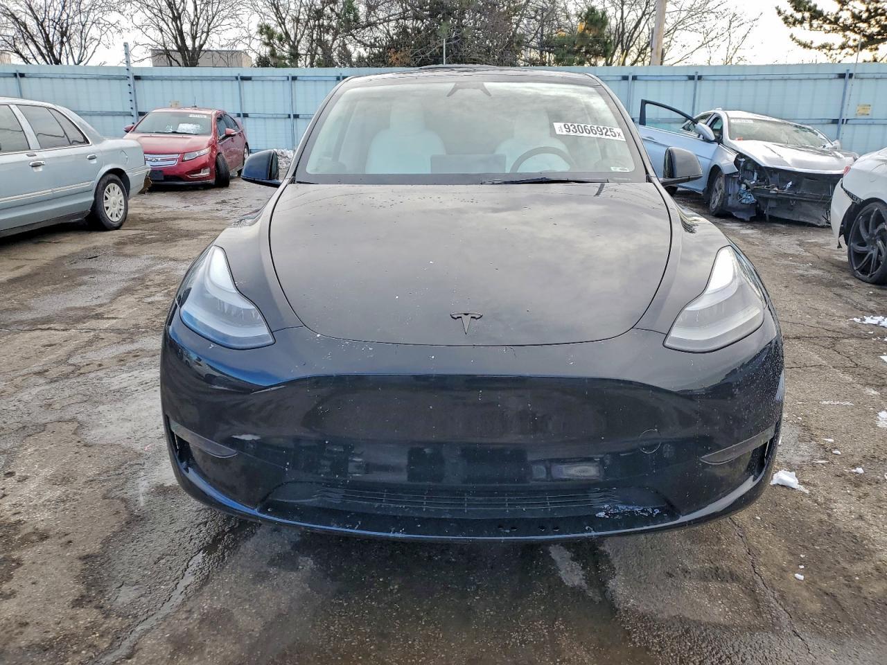 2024 Tesla Model Y - Фото 5