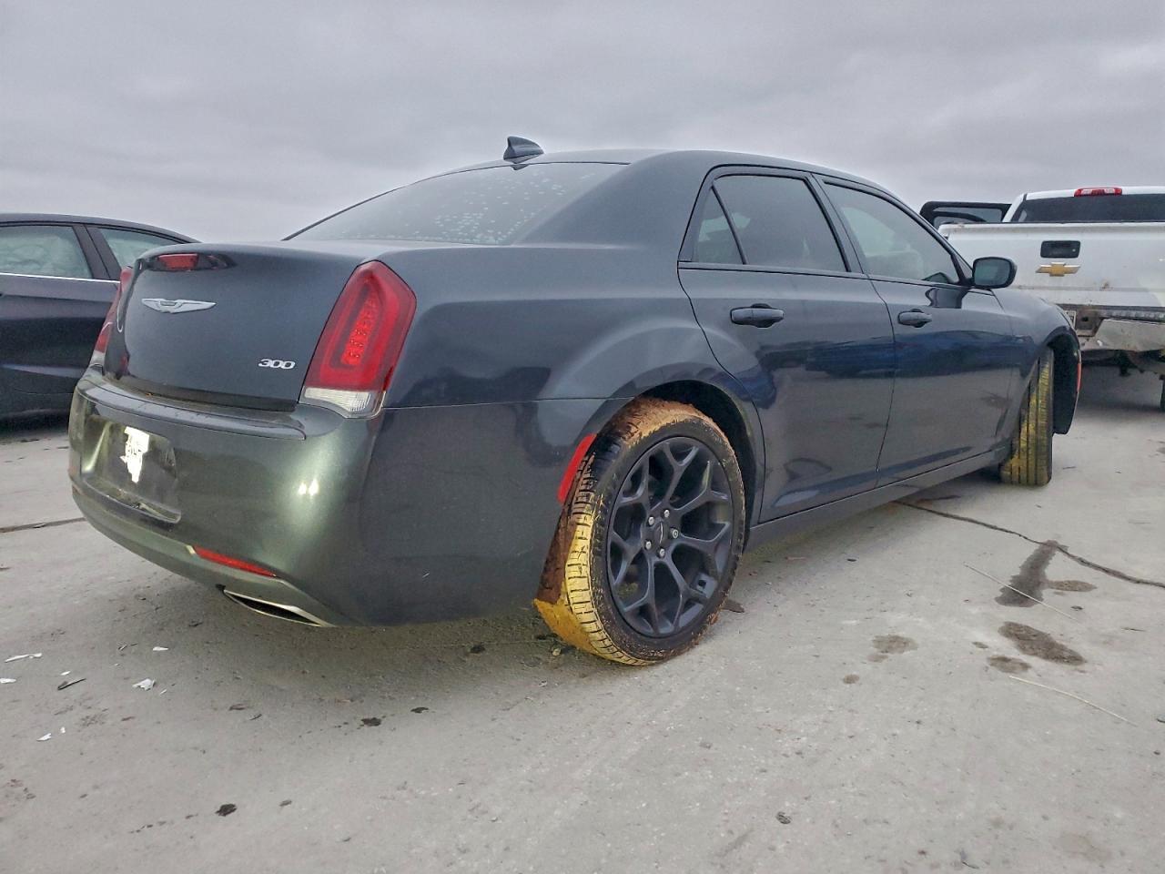 2019 Chrysler 300 Touring - Image 3