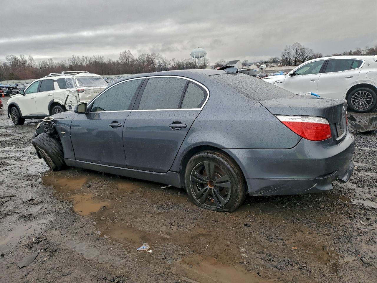 2010 BMW 528 - Image 2