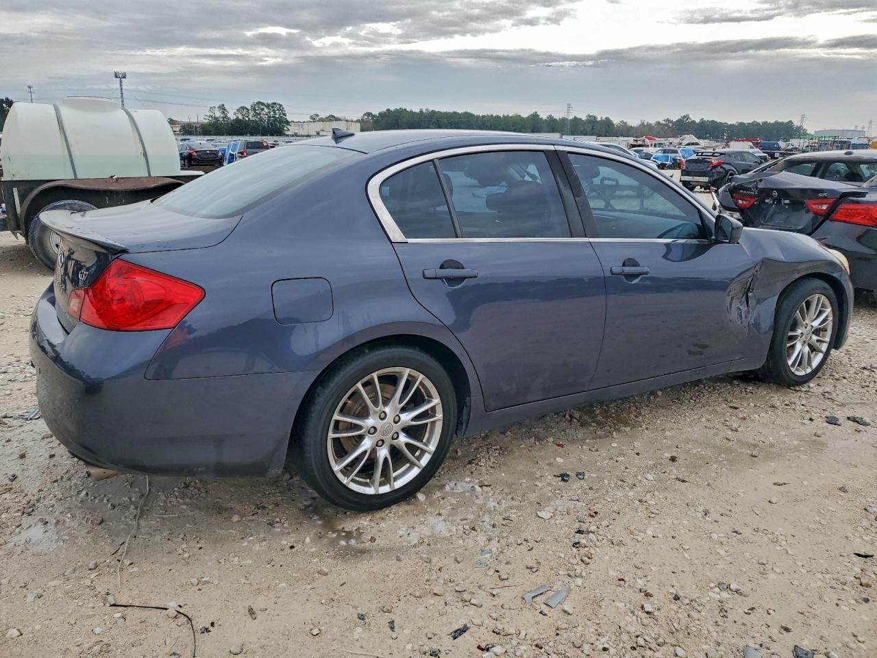 2011 Infiniti G37 Base - Фото 3