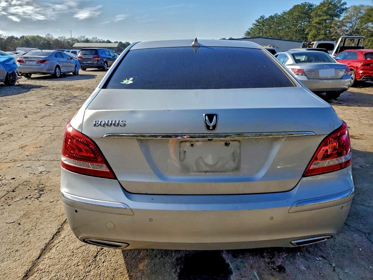 2011 Hyundai Equus Signature - Image 6