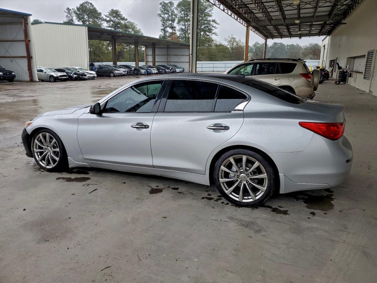 2017 Infiniti Q50 Premium - Image 2