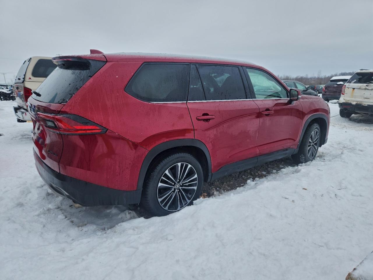 2025 Toyota Grand Highlander - Image 3