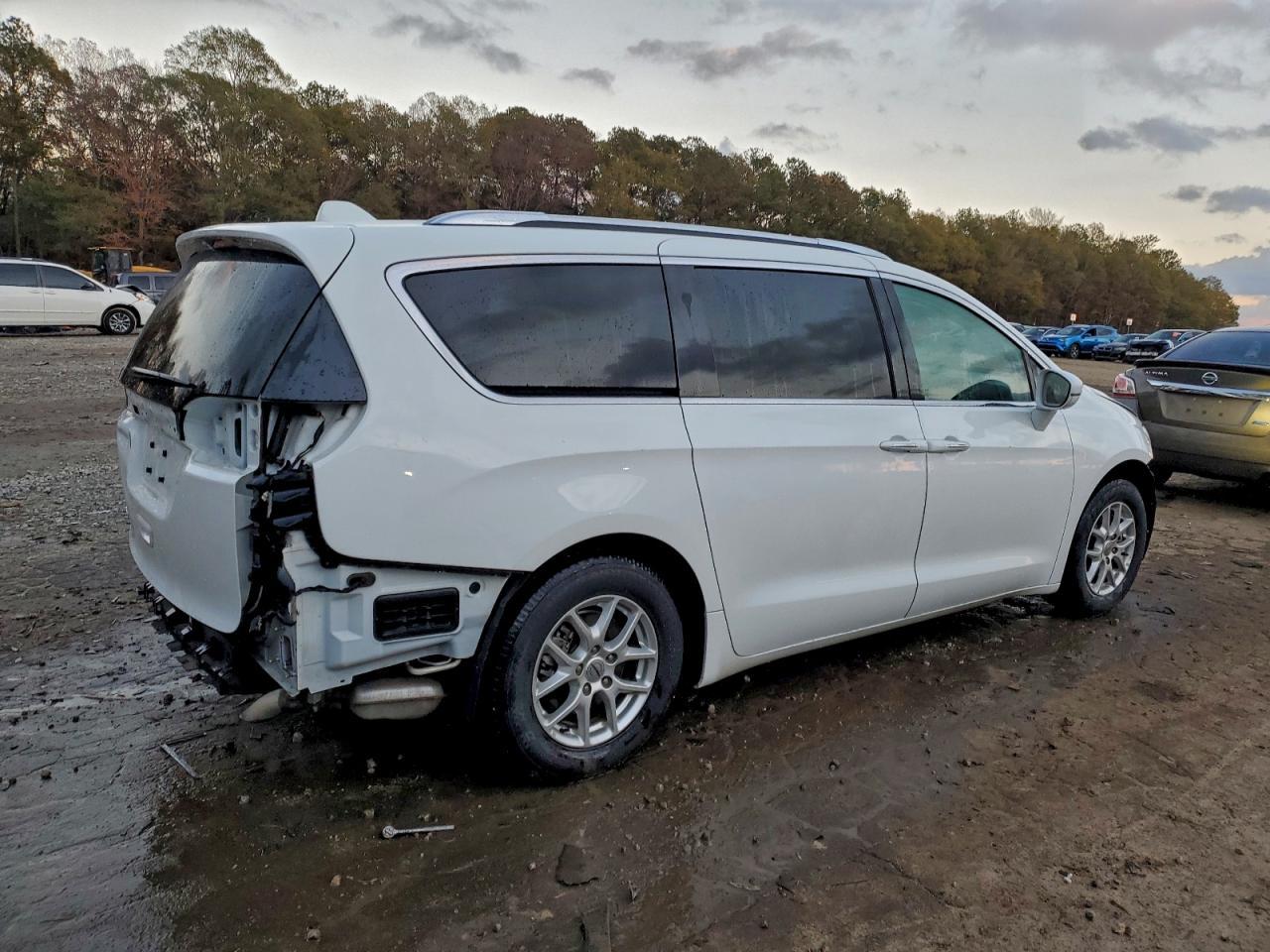 2021 Chrysler Pacifica Touring L - Фото 3