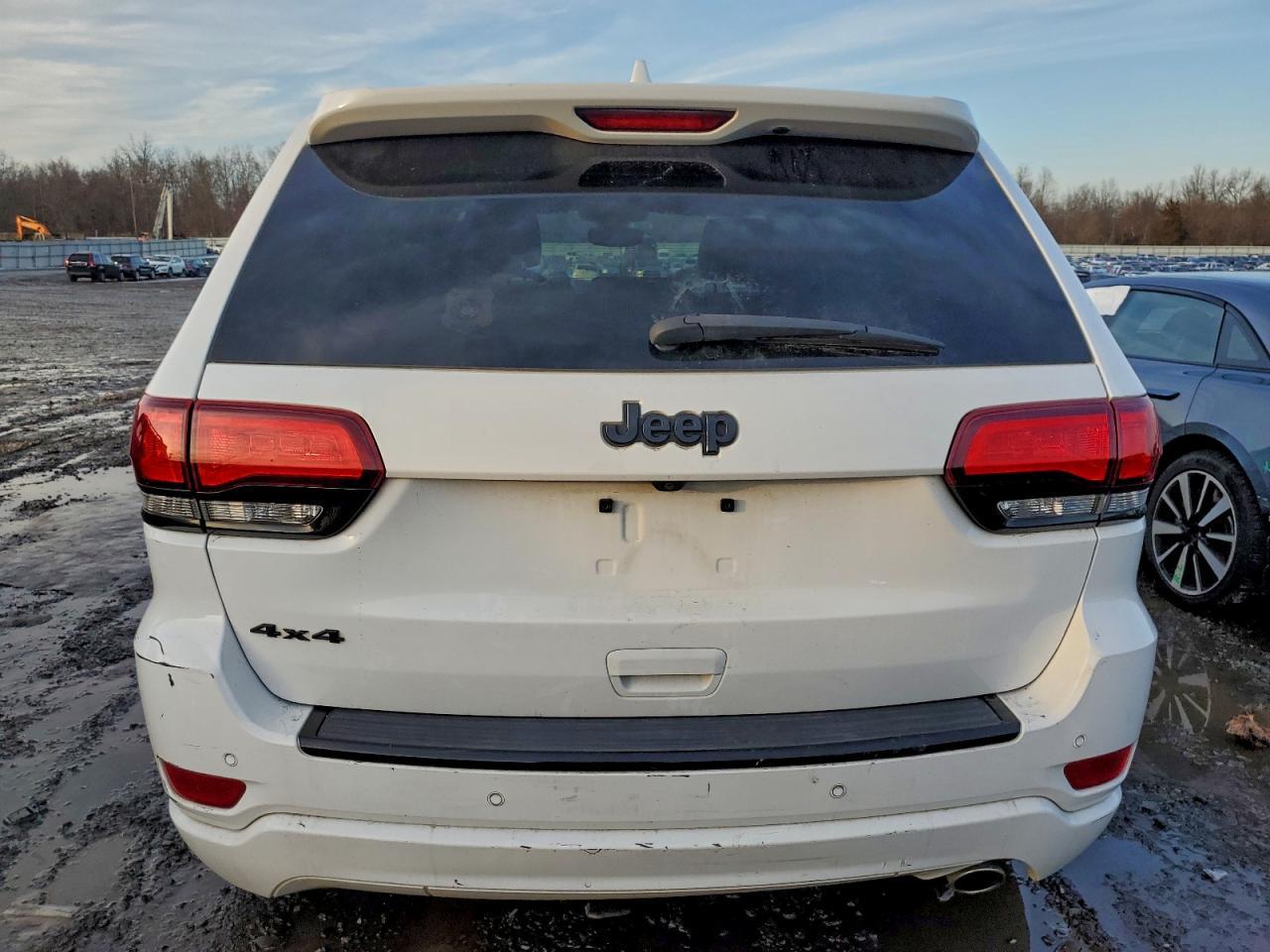 2017 Jeep Grand Cherokee Laredo - Image 6